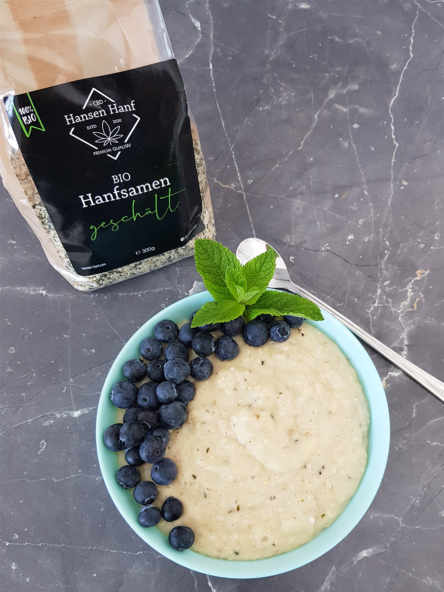 Vanillepudding-Porridge mit Hanfsamen